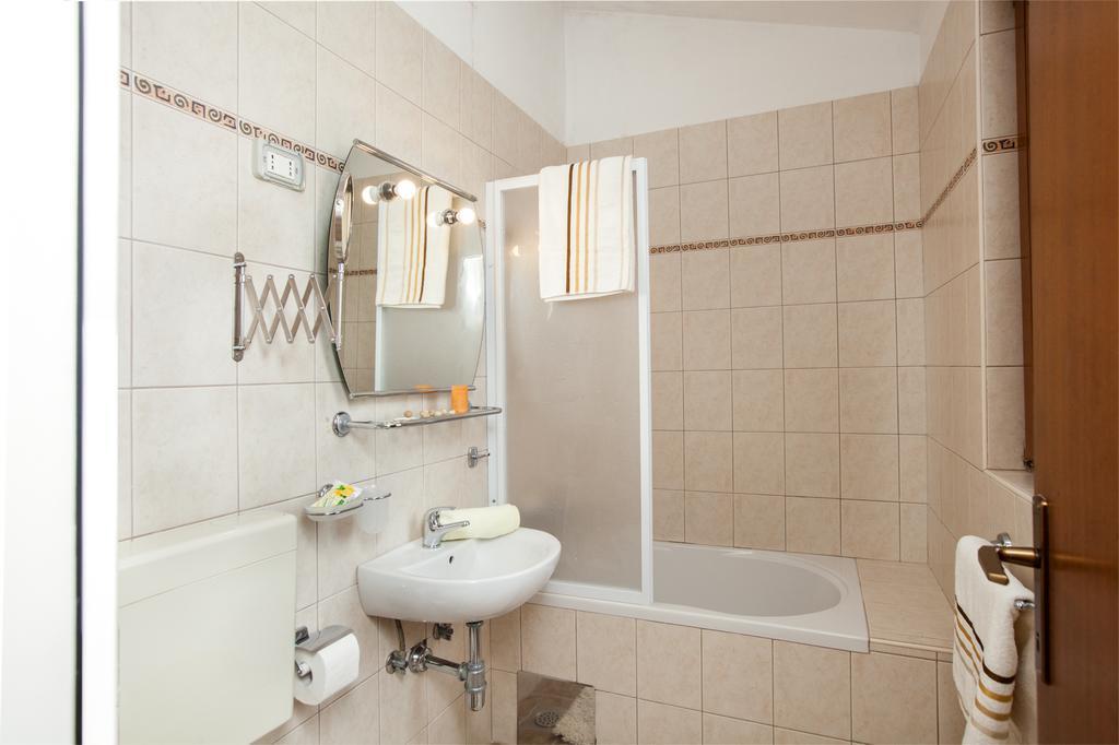 B&B Moderno Fažana Szoba fotó