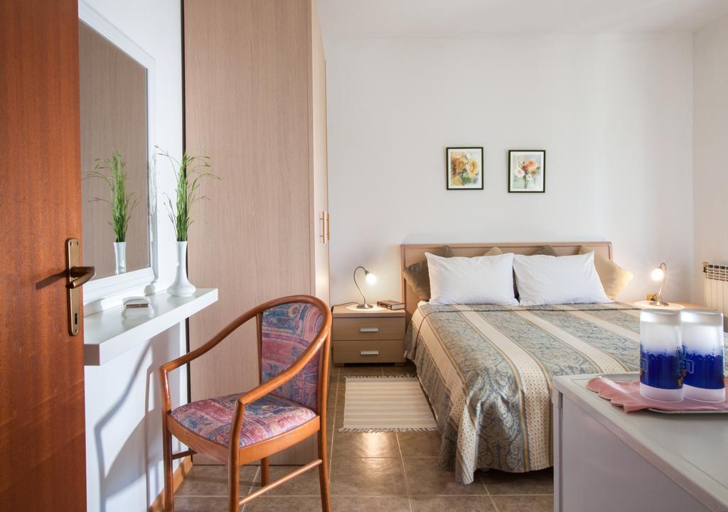 B&B Moderno Fažana Szoba fotó